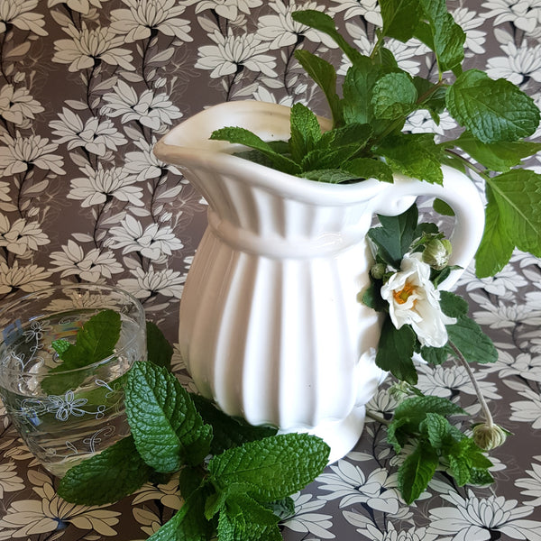 jug vase